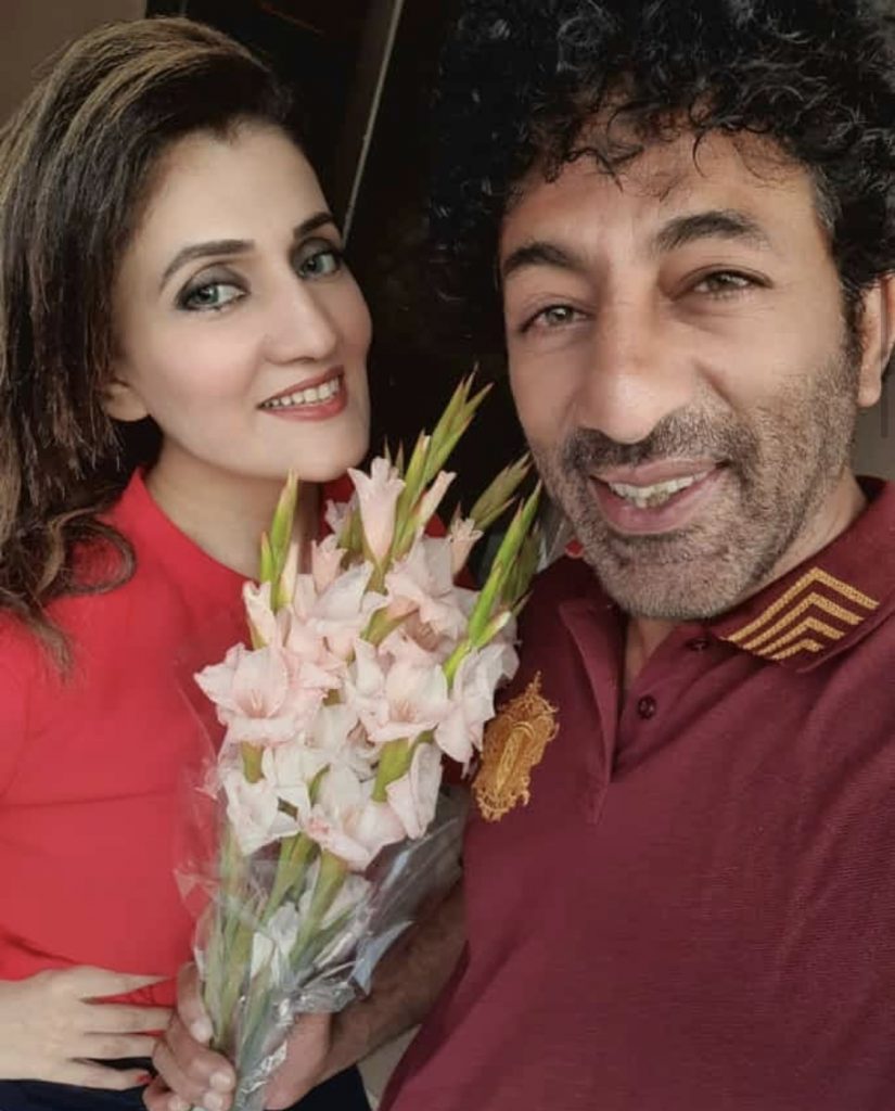 Adnan Shah Tipu With His Wife - Romantic Pictures