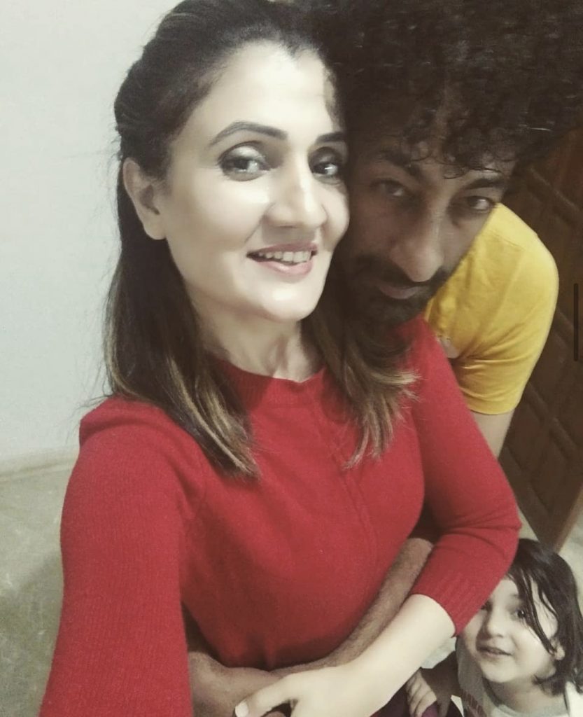 Adnan Shah Tipu With His Wife - Romantic Pictures