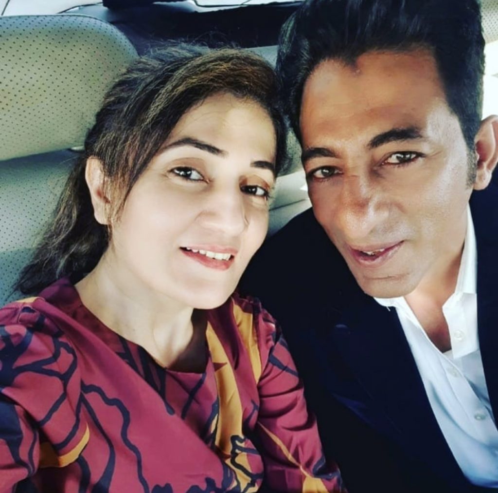 Adnan Shah Tipu With His Wife - Romantic Pictures