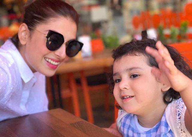 Unique Photo Collection of Ayeza Khan with Daughter