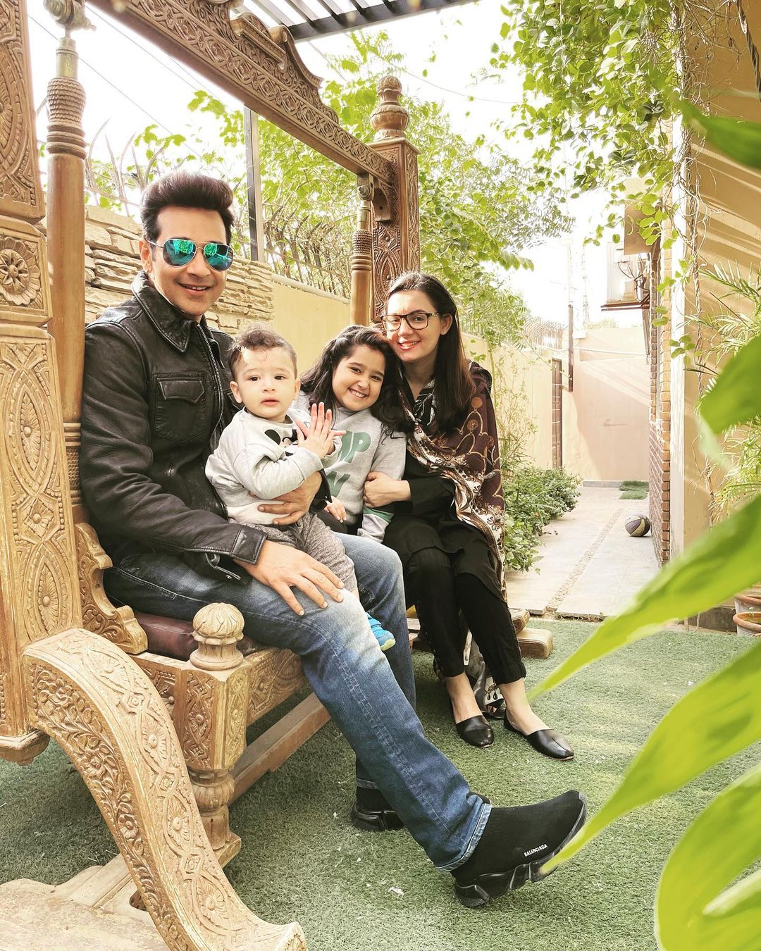 Faysal Qureshi with Wife Sana Faysal and Kids - Latest Pictures