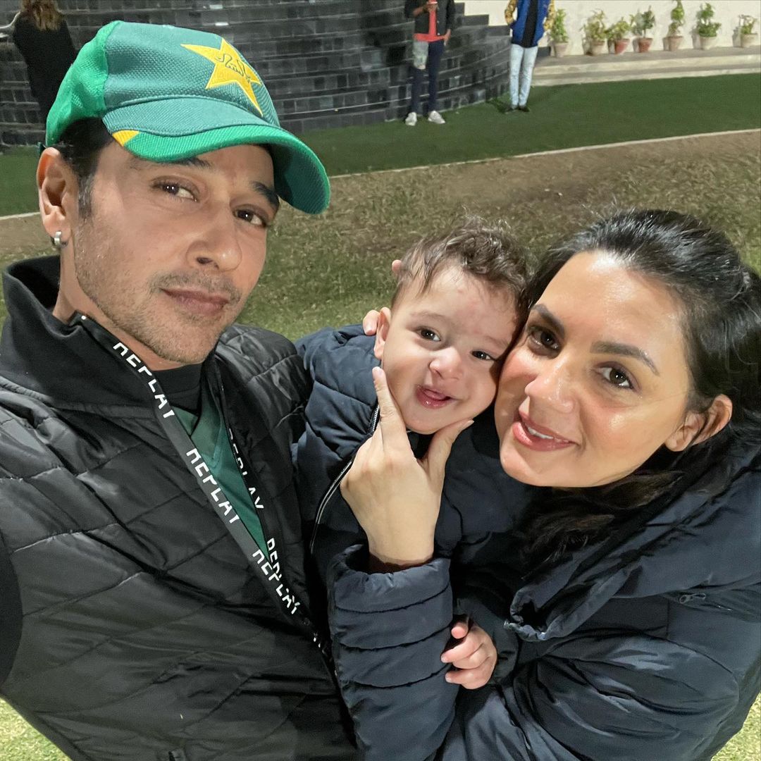 Faysal Qureshi with Wife Sana Faysal and Kids - Latest Pictures