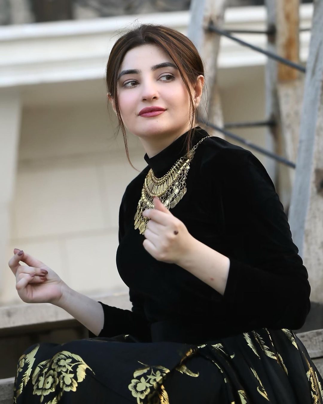 Singer Gul Panra Enjoying Snow in Murree - Beautiful Clicks