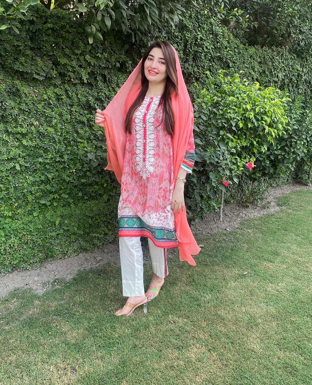 Singer Gul Panra Enjoying Snow in Murree - Beautiful Clicks