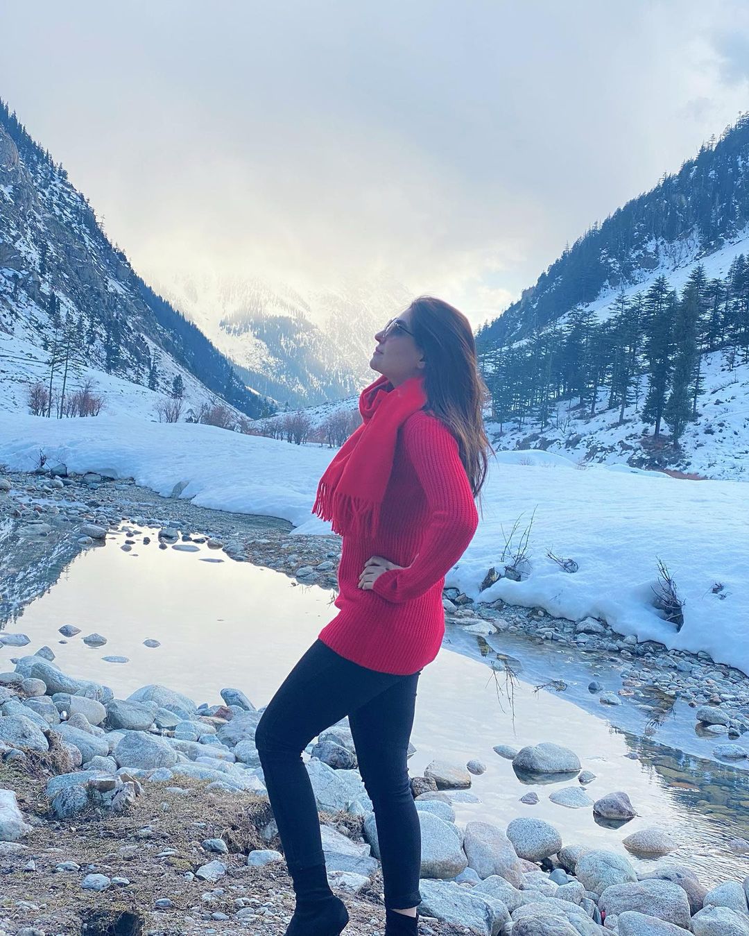 Singer Gul Panra Enjoying Snow in Murree - Beautiful Clicks