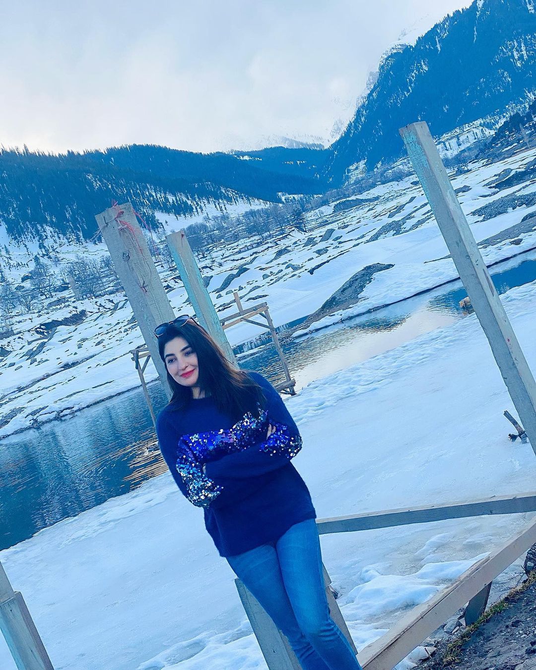 Singer Gul Panra Enjoying Snow in Murree - Beautiful Clicks