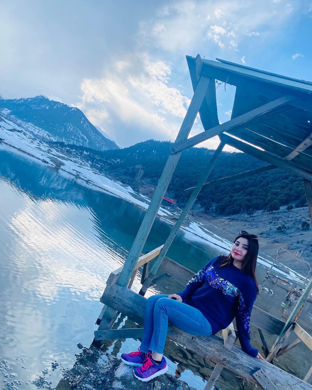 Singer Gul Panra Enjoying Snow in Murree - Beautiful Clicks