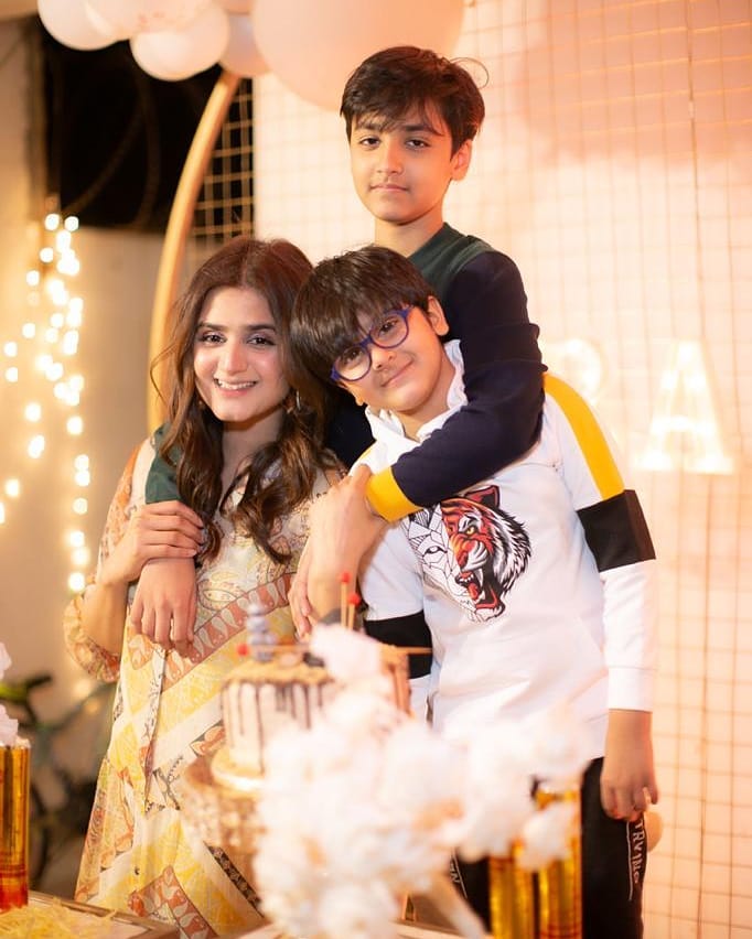 Beautiful Latest Family Pictures of Hira Mani