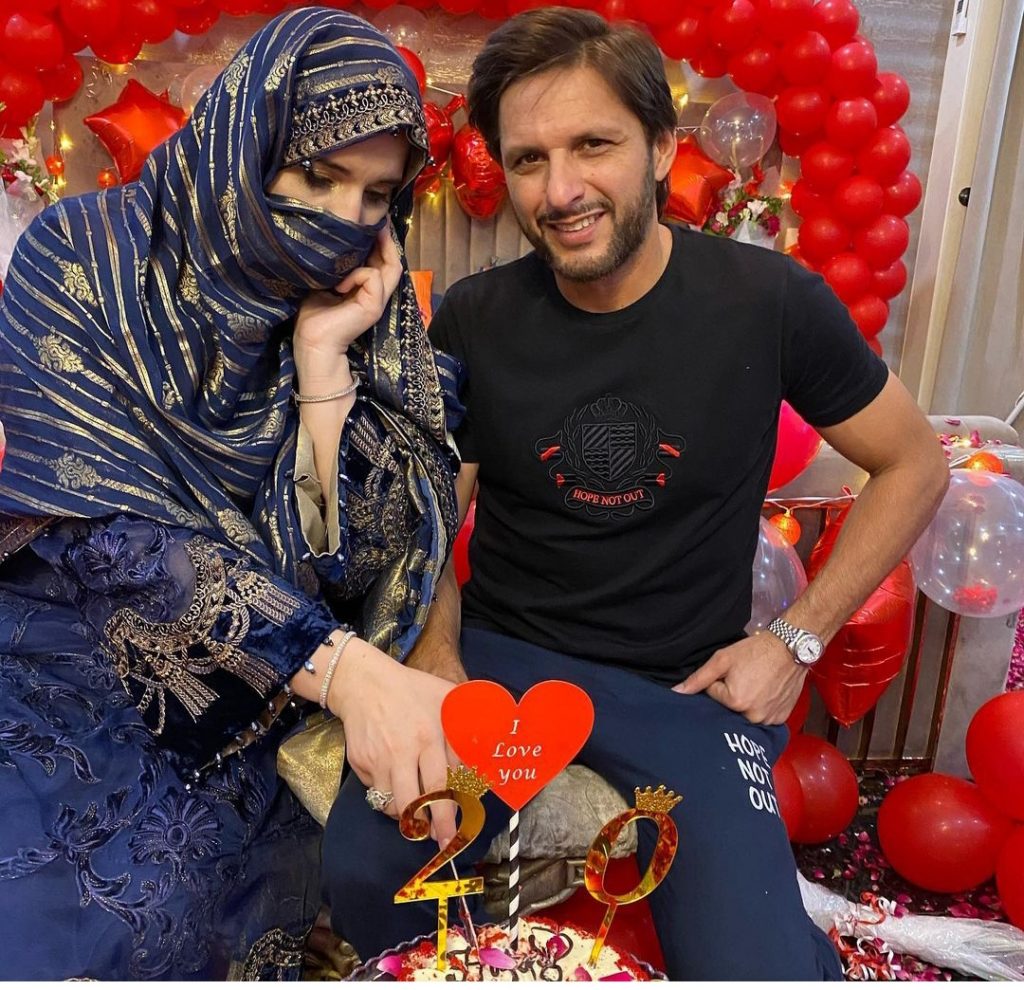 Shahid Afridi Celebrates his daughter's 19th birthday