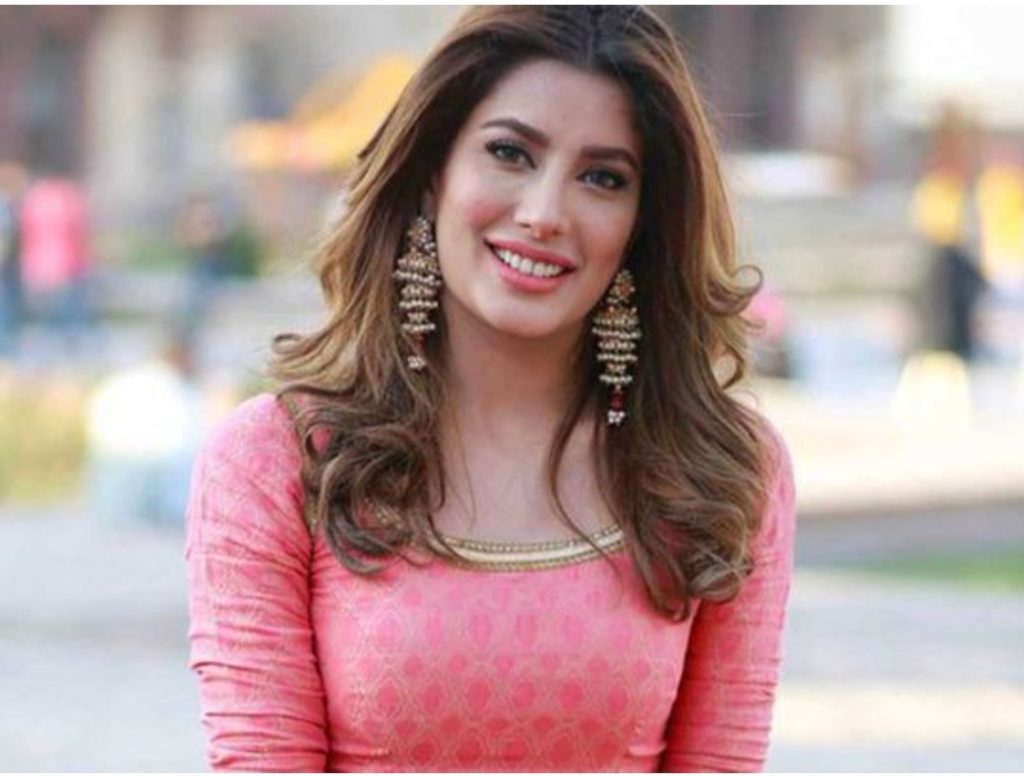 Mehwish Hayat Demands Closure of the Zoos in Pakistan