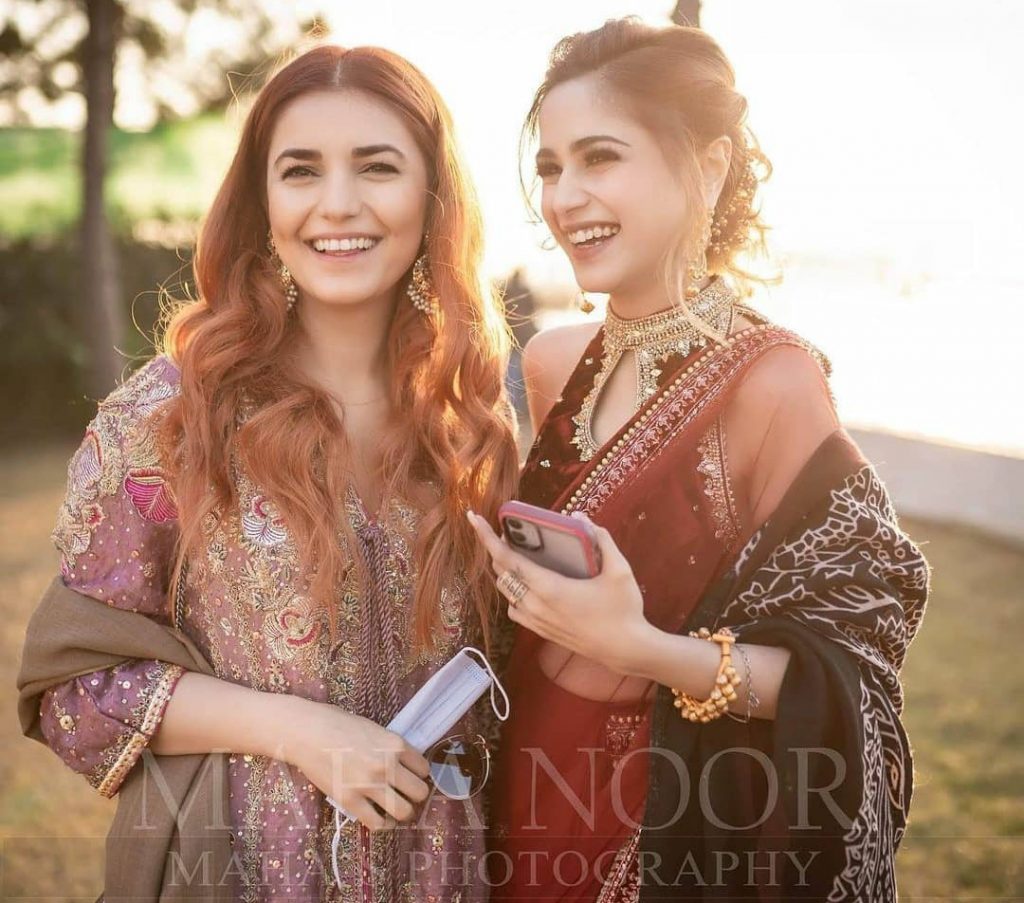 Fans Loved Decent Dressing of Momina Mustehsan