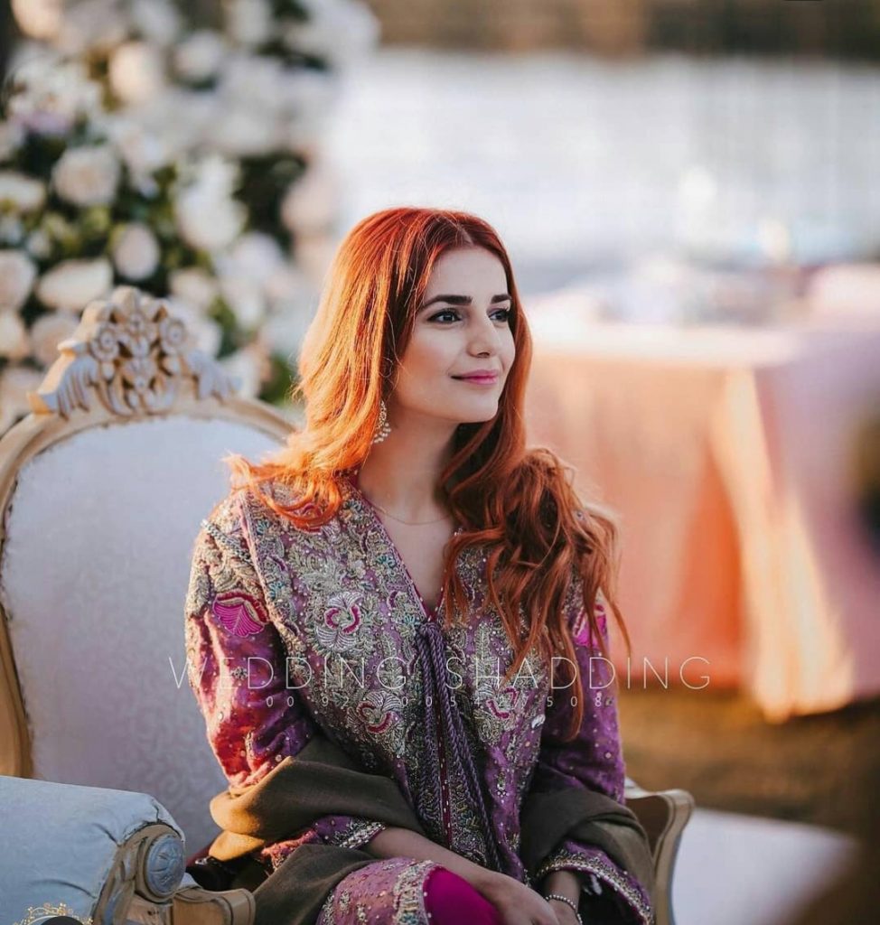 Fans Loved Decent Dressing of Momina Mustehsan