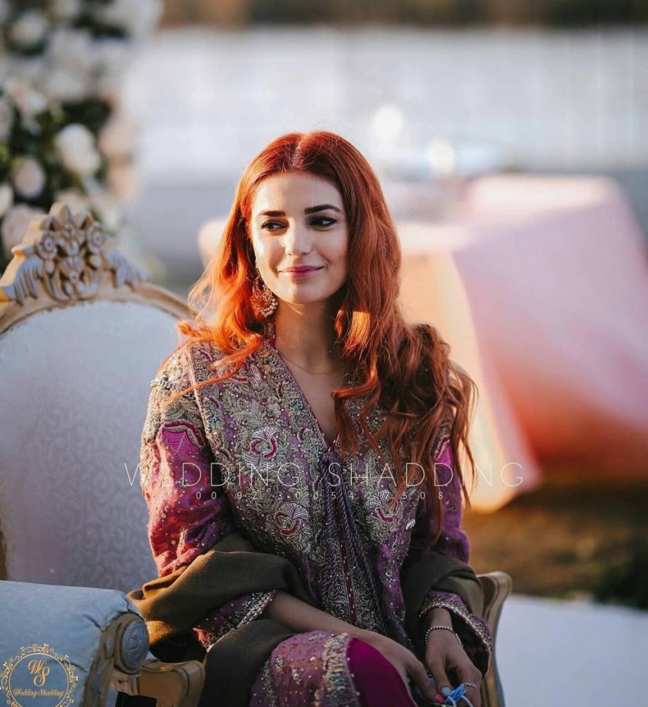 Fans Loved Decent Dressing of Momina Mustehsan