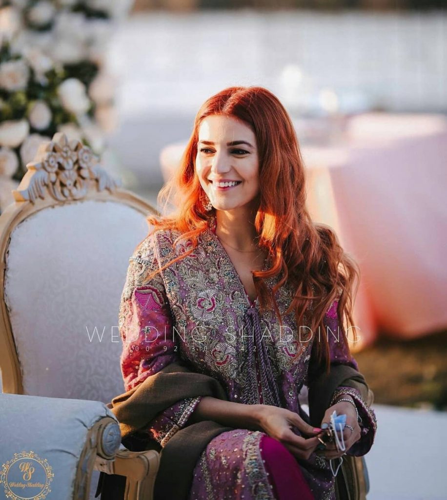 Fans Loved Decent Dressing of Momina Mustehsan