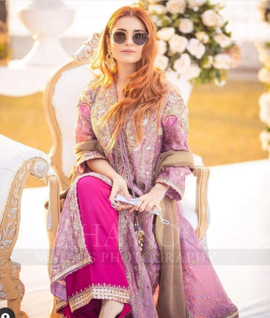 Fans Loved Decent Dressing of Momina Mustehsan