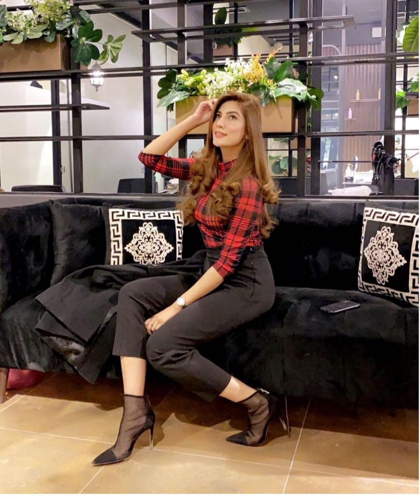 Nazish Jahangir Is Looking Stunning In High-waisted Pants