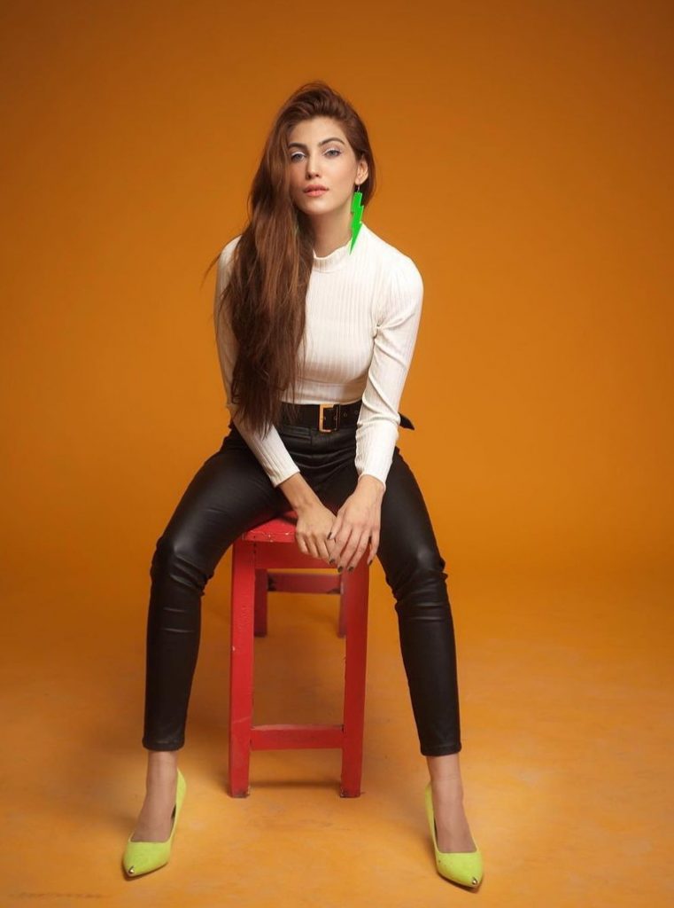 Nazish Jahangir Is Looking Stunning In High-waisted Pants