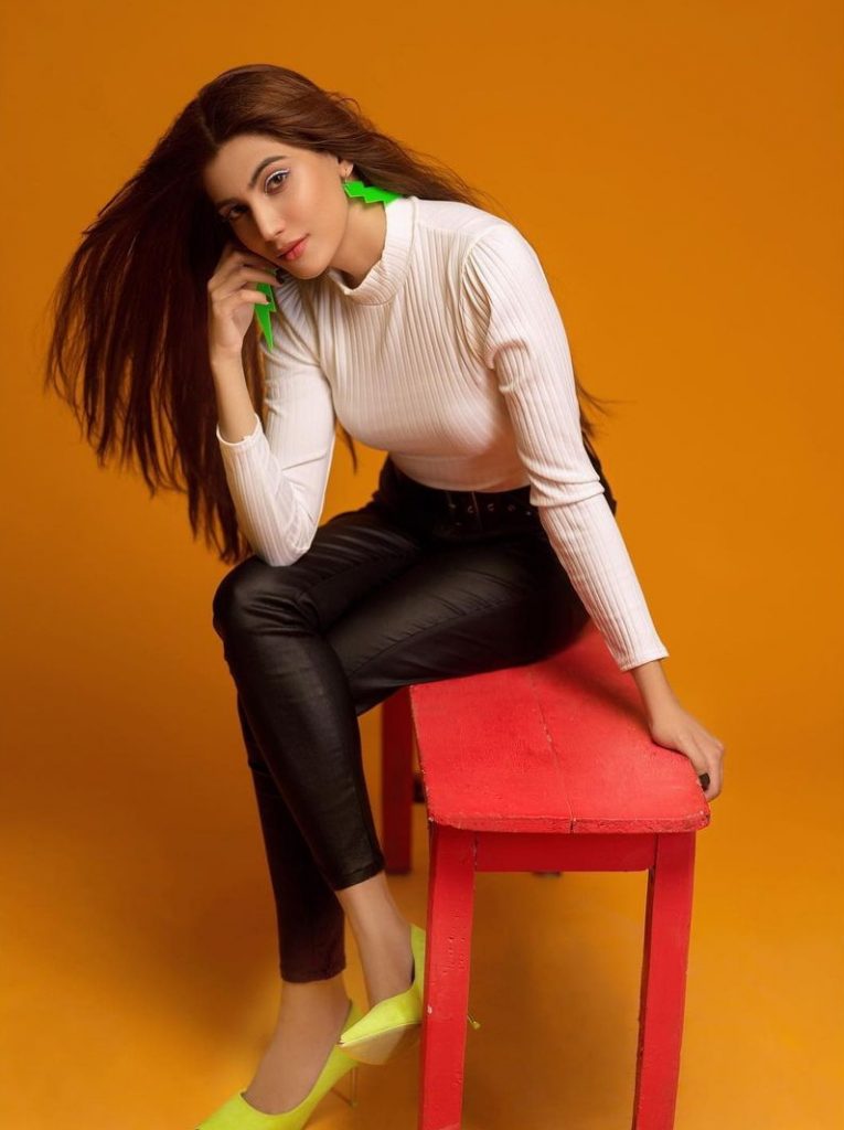 Nazish Jahangir Is Looking Stunning In High-waisted Pants