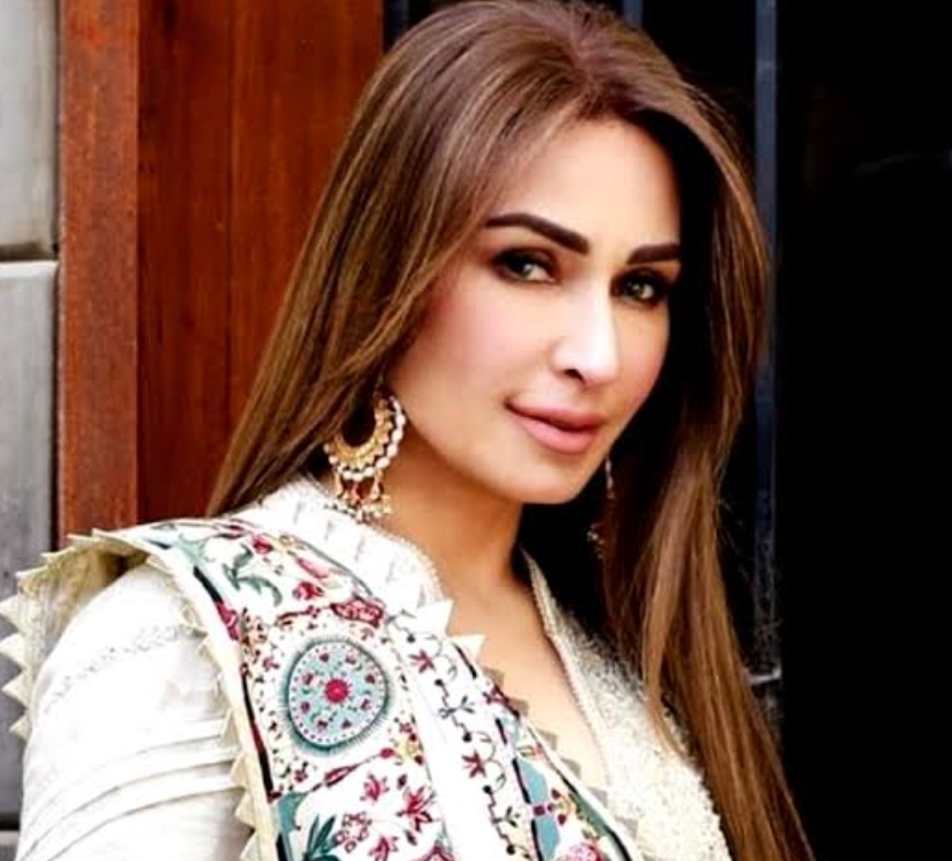 Does Esra Bilgic resemble with Reema Khan