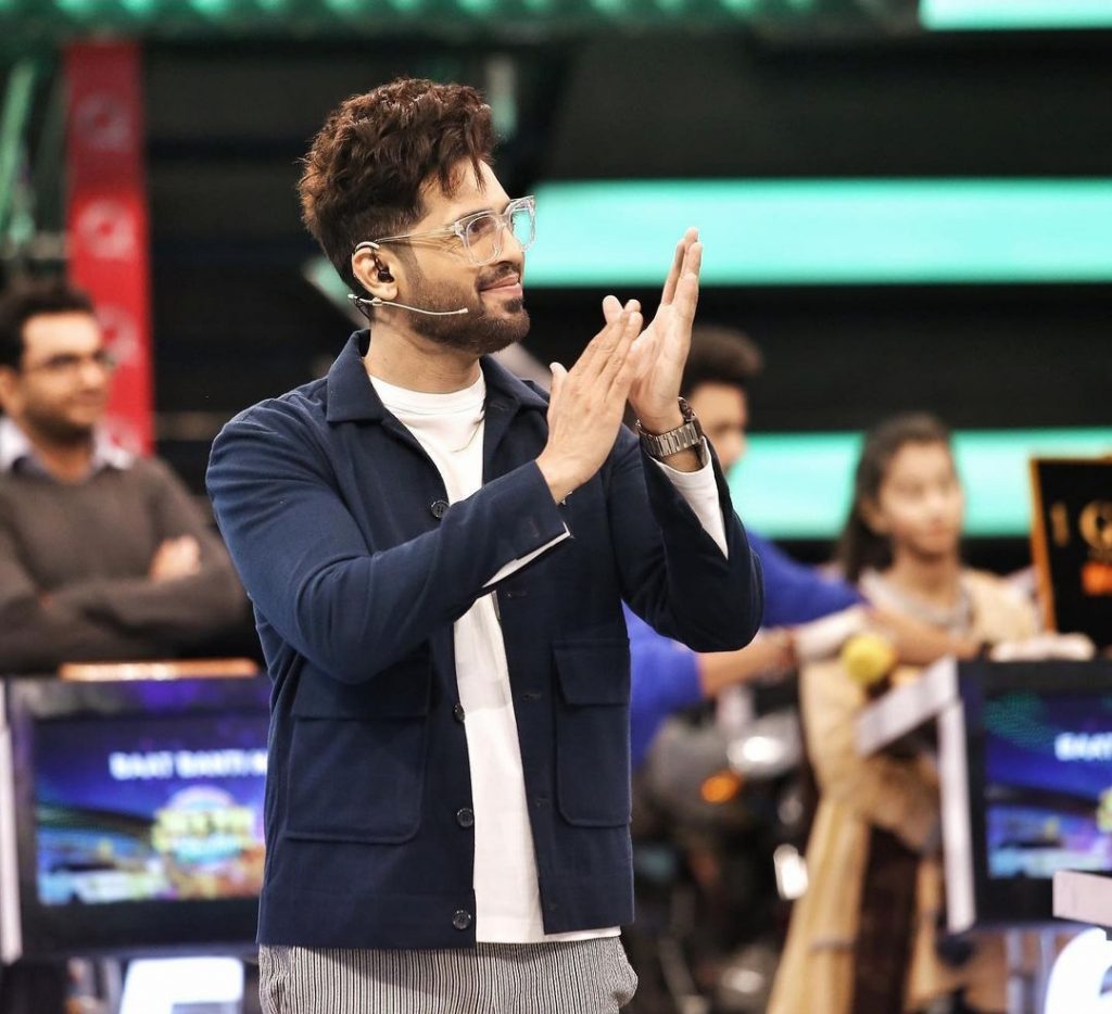 Netizen Schools Fahad Mustafa on His Statement Regarding Making Money