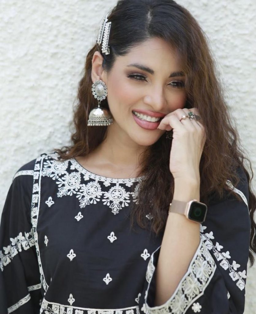 Zhalay Sarhadi New Pictures With Husband