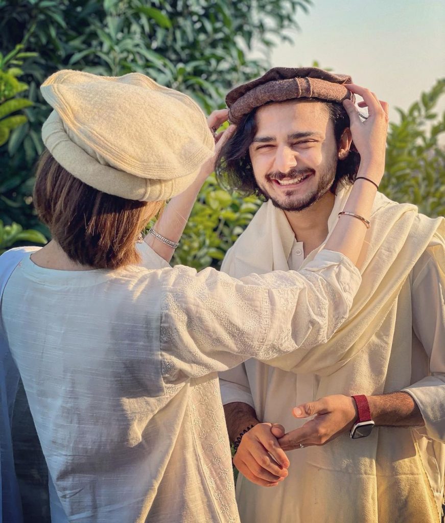 Ukhano With Wife , Pictures while Traveling Pakistan