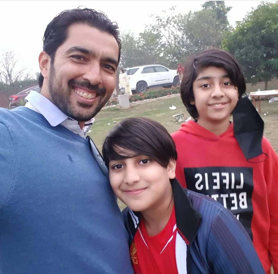 Aisam Ul Haq Qureshi Family Pictures | Reviewit.pk