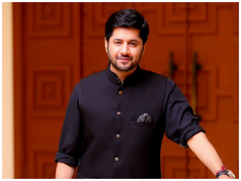 Imran Ashraf Shares Picture With Sajal Aly
