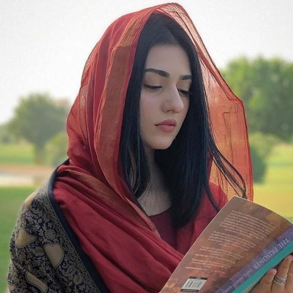 Sarah Khan Penned Down A Heart Felt Note At Father's Death