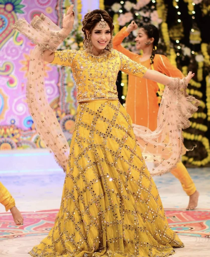 Mehndi dresses hotsell by kashee's