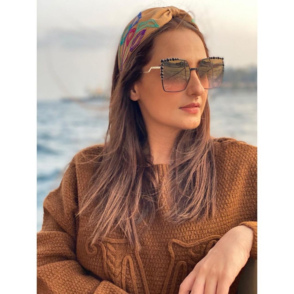 Beautiful Family Pictures Of Momal Sheikh