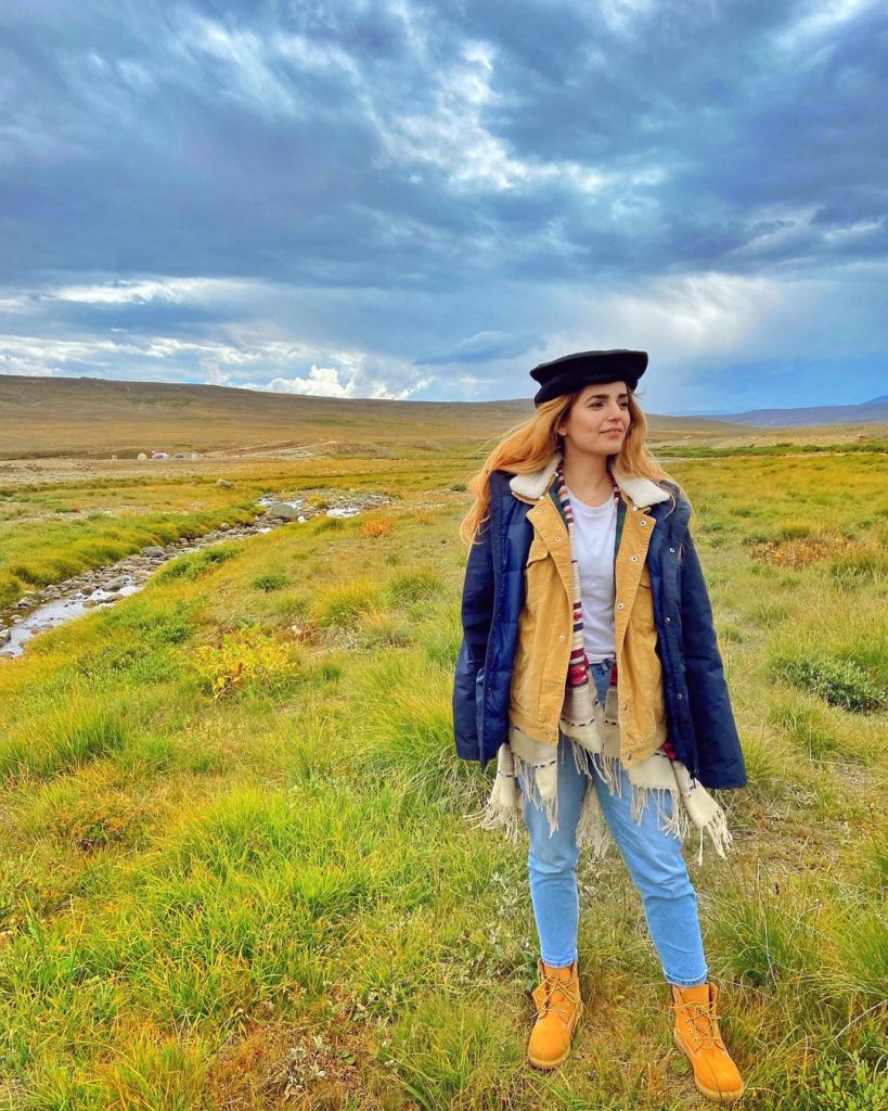 Momina Mustehsan Latest Beautiful Pictures from her Instagram | Reviewit.pk
