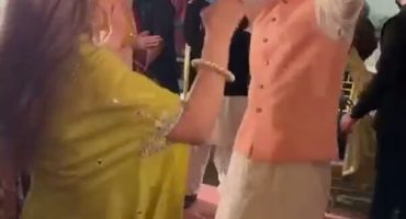 Naimal-Sister-Dholki (11)
