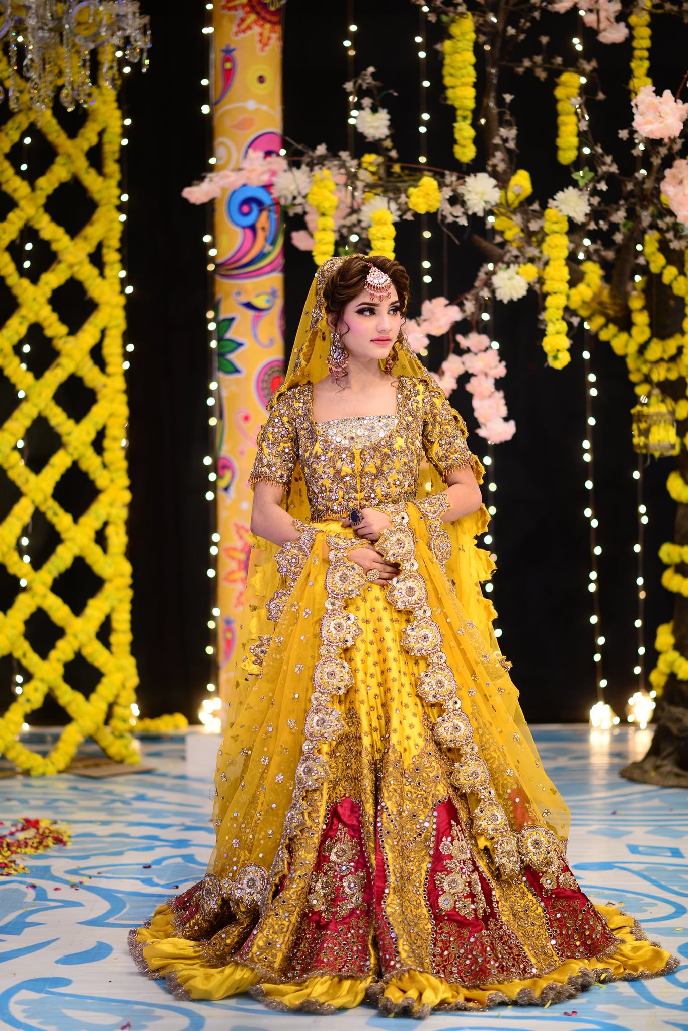 Bridal kashee's Mehndi day Hairstyles 2017 In Pakistan - Sari Info |  Pakistani bridal makeup, Pakistani bridal hairstyles, Pakistani bridal  dresses