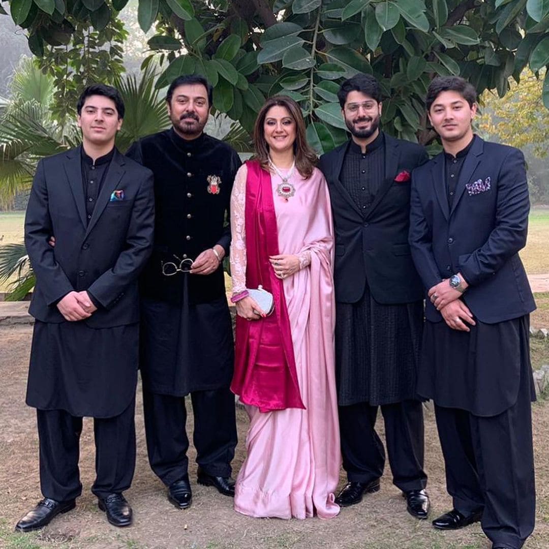 New Pictures of Nauman Ijaz with Family from a Recent Family Wedding