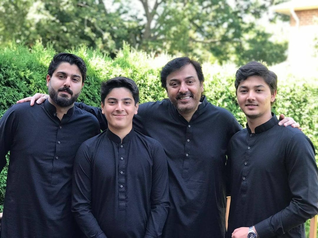 New Pictures of Nauman Ijaz with Family from a Recent Family Wedding