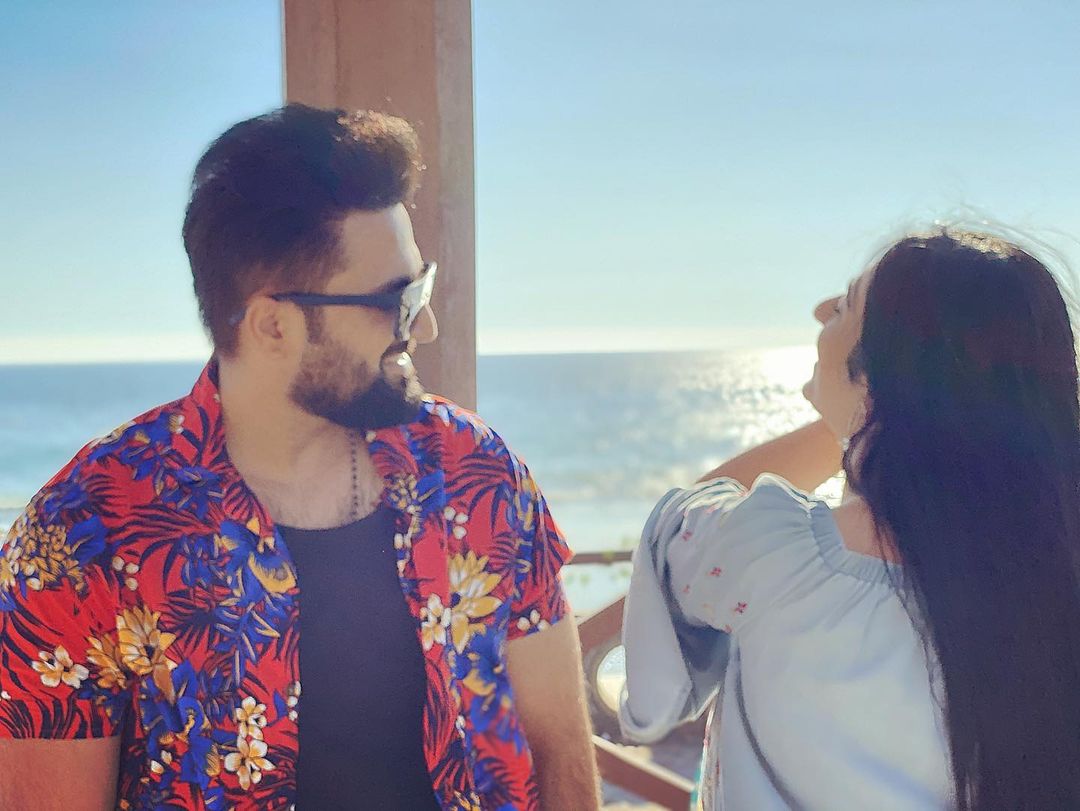 Sarah Khan and Falak Shabbir Beautiful Pictures from Beach