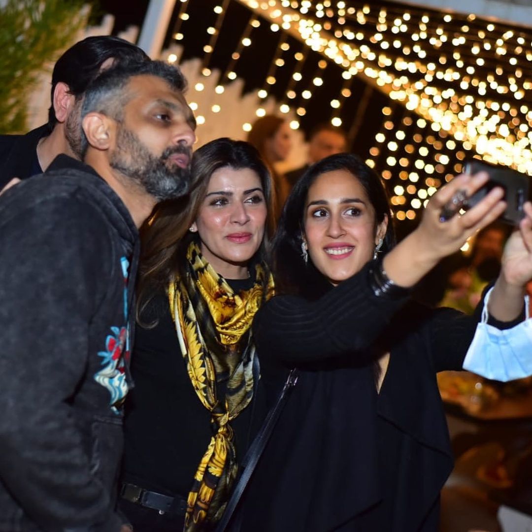 Sarwat Gilani Celebrated Her Birthday with Friends - Beautiful Pictures