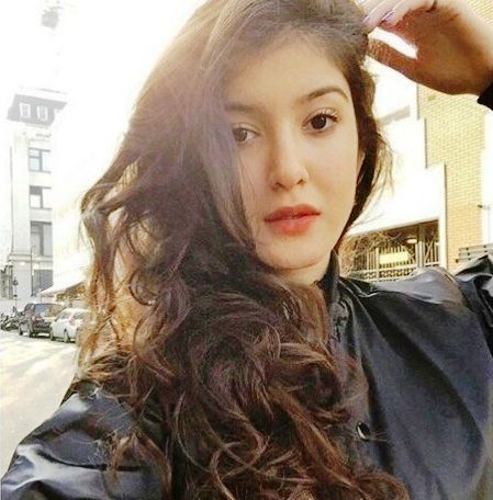 Sanjay Kapoor Daughter | 10 Bewitching Pictures