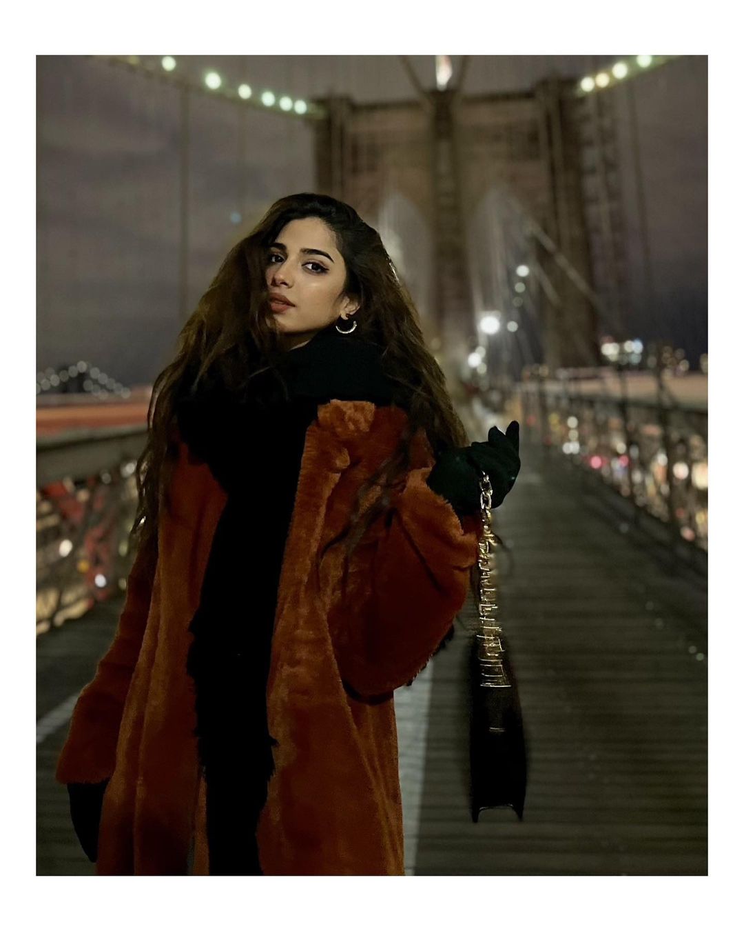 Sonya Hussyn is Looking Gorgeous in Her Latest Pictures from New York