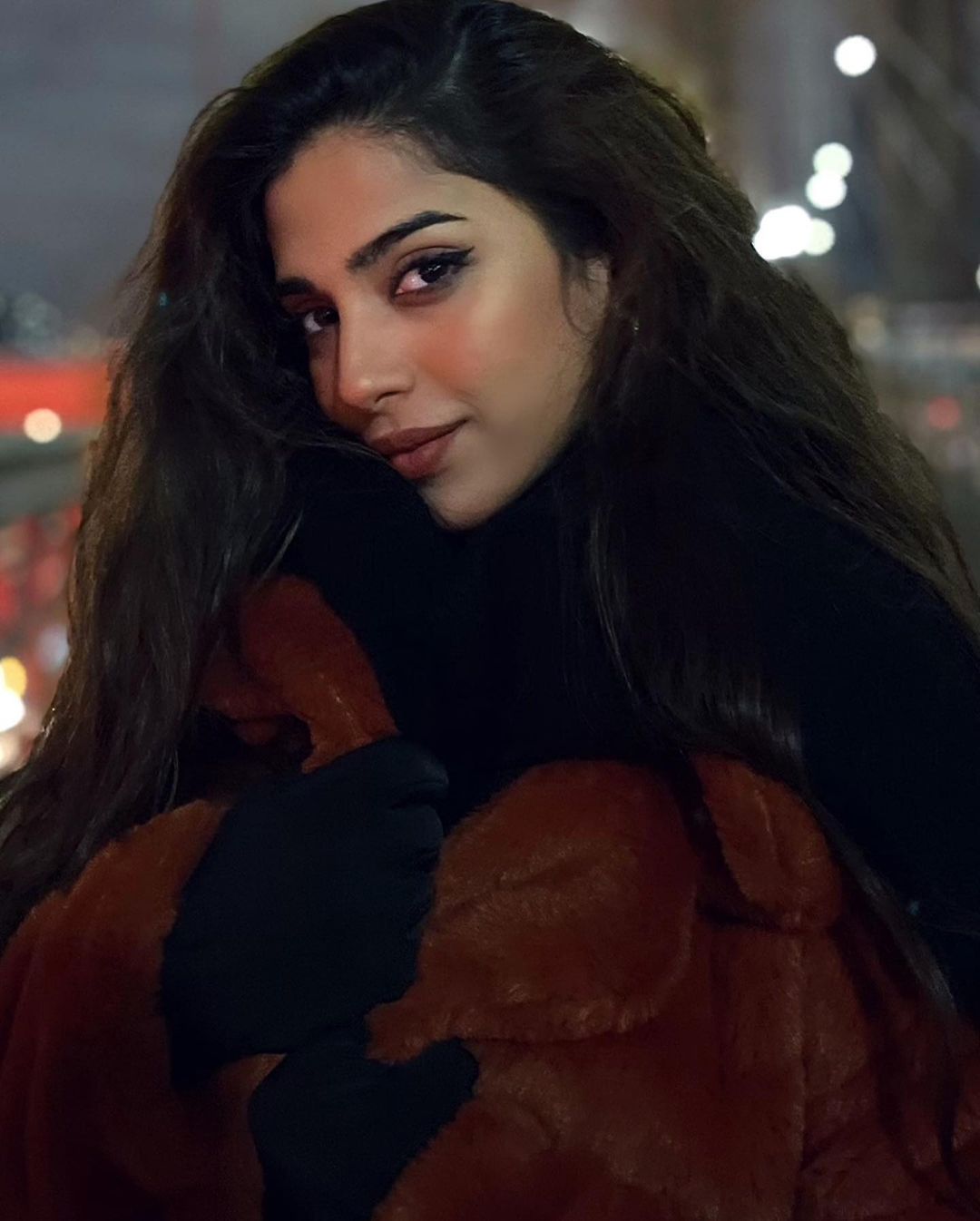 Sonya Hussyn is Looking Gorgeous in Her Latest Pictures from New York