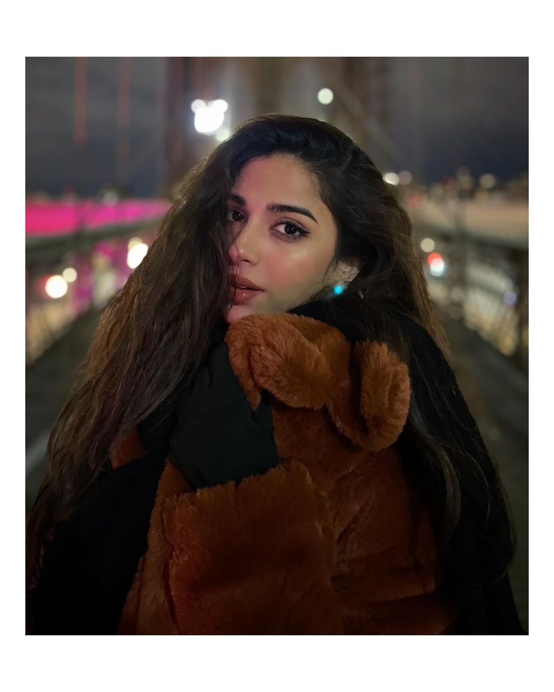 Sonya Hussyn is Looking Gorgeous in Her Latest Pictures from New York