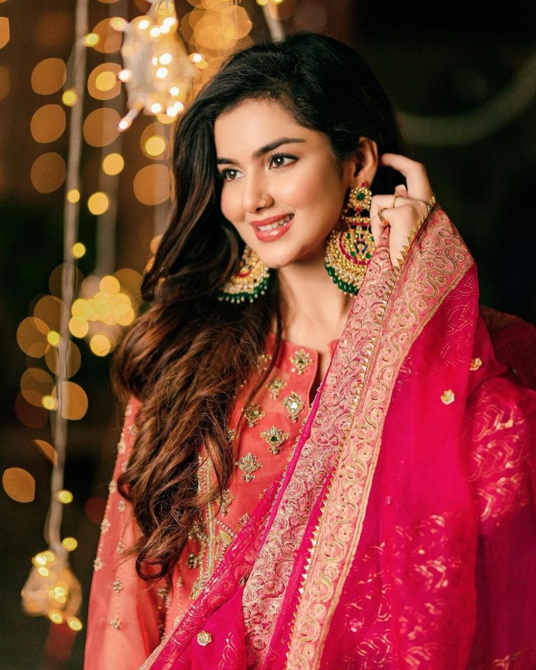 Syeda Tuba Amir Pictures From Sets Of Bharaas Reviewit.pk