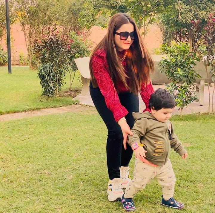 Aiman Khan Showed The Real Side Of Being A Mom