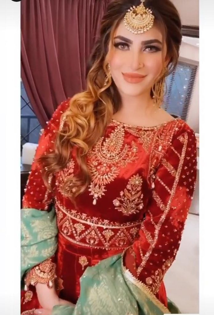 Naimal Khawar Looks Like A Dream On Her Sister's Mehndi