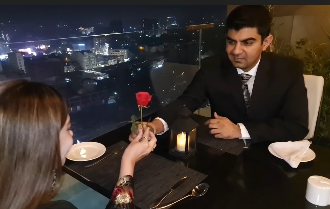 Youtuber Amna Riaz with her Husband on Dinner Date