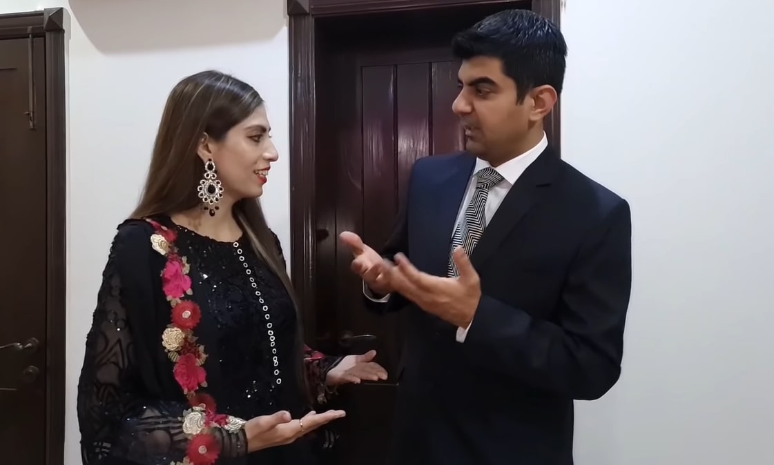 Youtuber Amna Riaz with her Husband on Dinner Date