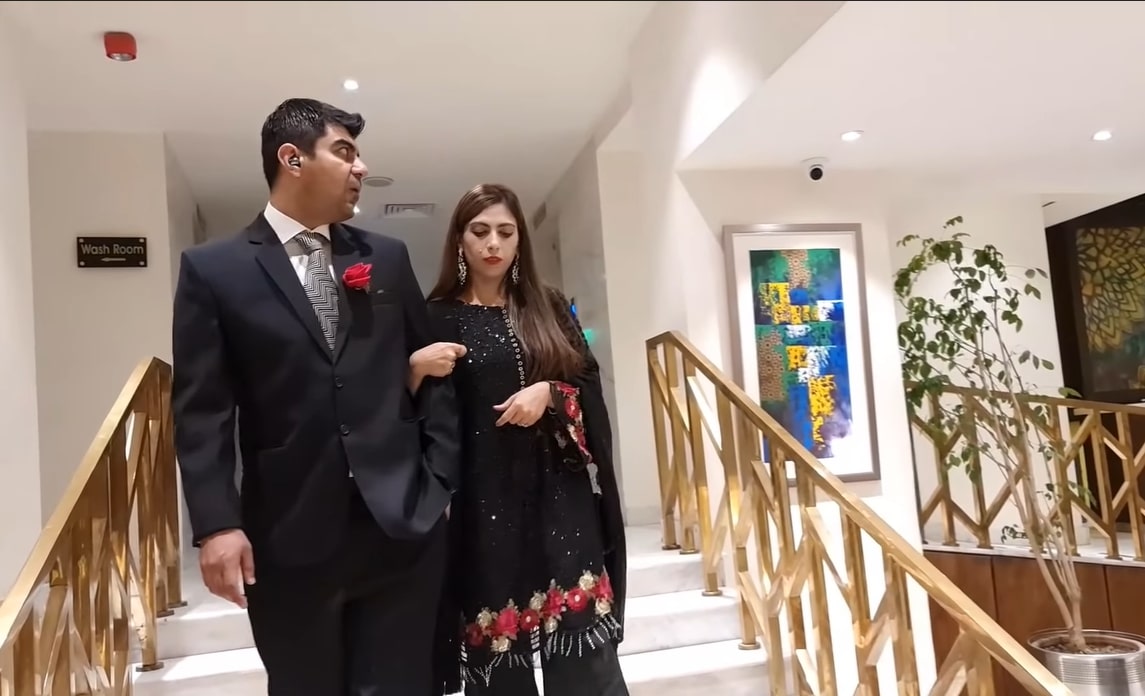 Youtuber Amna Riaz with her Husband on Dinner Date