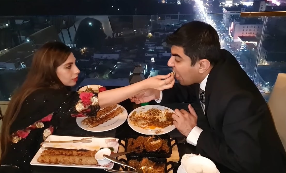 Youtuber Amna Riaz with her Husband on Dinner Date