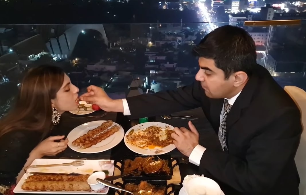 Youtuber Amna Riaz with her Husband on Dinner Date